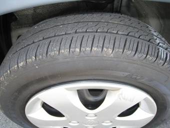 2004 Suzuki Swift Pictures