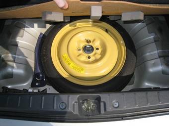 2004 Suzuki Swift Pictures
