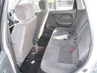 2004 Suzuki Swift Images