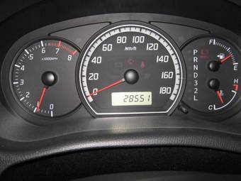 2004 Suzuki Swift Pictures