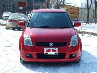 2004 Suzuki Swift Photos