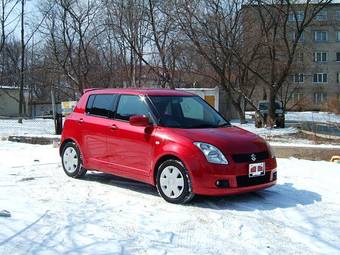 2004 Suzuki Swift Photos