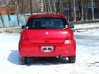 2004 Suzuki Swift Photos