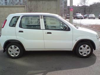 2004 Suzuki Swift Photos