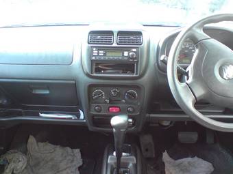 2004 Suzuki Swift Photos
