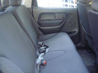 2004 Suzuki Swift Photos