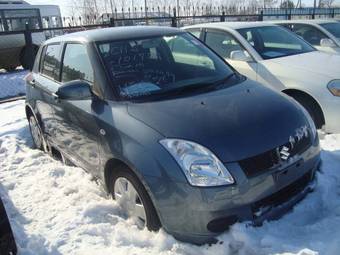 2004 Suzuki Swift Photos