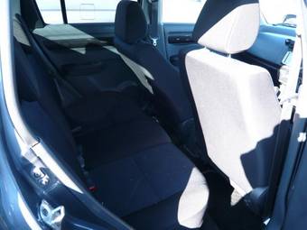 2004 Suzuki Swift Images