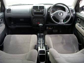 2004 Suzuki Swift Pictures