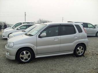 2004 Suzuki Swift Photos