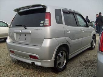 2004 Suzuki Swift Pictures