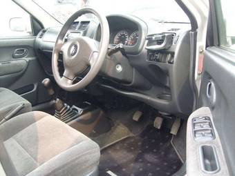 2004 Suzuki Swift Photos