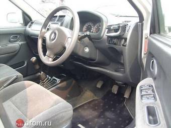 2004 Suzuki Swift Photos