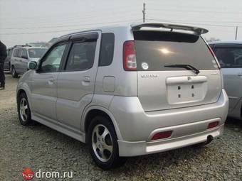 2004 Suzuki Swift Photos