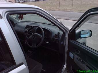 2004 Suzuki Swift Photos