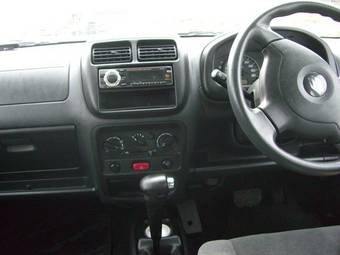 2004 Suzuki Swift Pictures