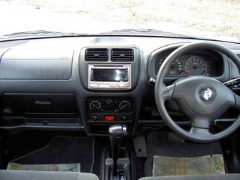 2004 Suzuki Swift Pictures
