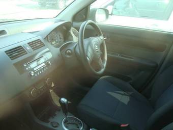 2004 Suzuki Swift Pics