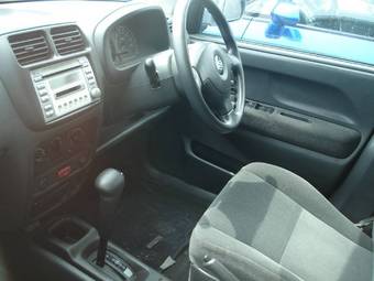 2004 Suzuki Swift Pictures