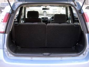 2004 Suzuki Swift Photos