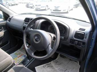 2004 Suzuki Swift Images