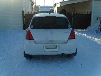 2004 Suzuki Swift Photos