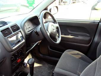 2004 Suzuki Swift Photos