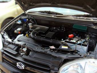 2004 Suzuki Swift Photos