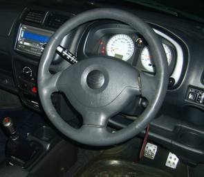 2004 Suzuki Swift Photos