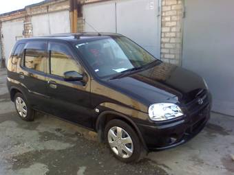 2004 Suzuki Swift Photos