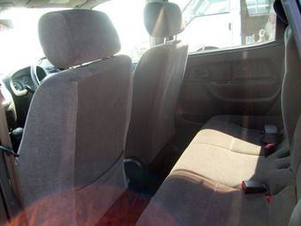 2004 Suzuki Swift Photos
