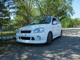 2004 Suzuki Swift Pictures