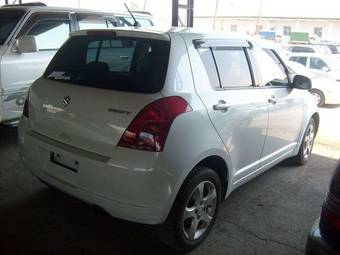 2004 Suzuki Swift Images