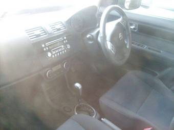 2004 Suzuki Swift Pictures