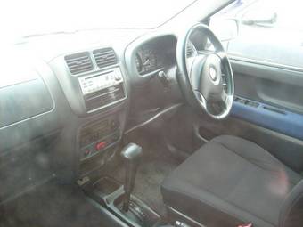2004 Suzuki Swift Pictures