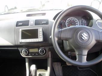 2004 Suzuki Swift Photos