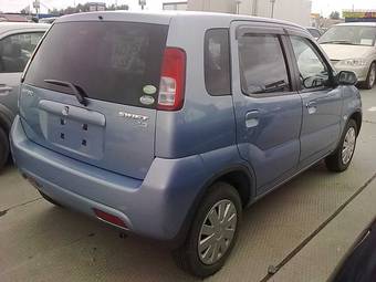 2004 Suzuki Swift Photos
