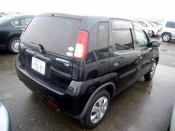 2004 Suzuki Swift Photos