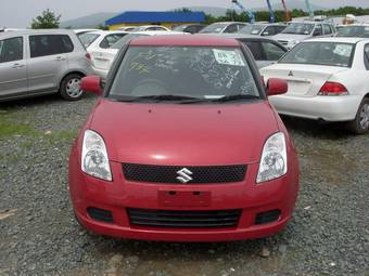 2004 Suzuki Swift Photos