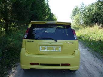 2004 Suzuki Swift Photos