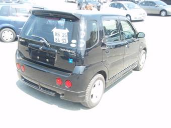 2004 Suzuki Swift Pics
