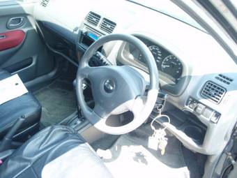 2004 Suzuki Swift Pictures