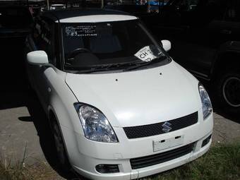 2004 Suzuki Swift Images