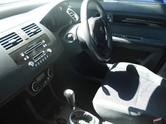 2004 Suzuki Swift Pics