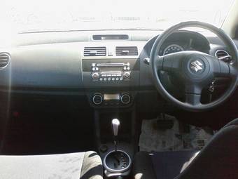 2004 Suzuki Swift Photos