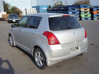 2004 Suzuki Swift Photos