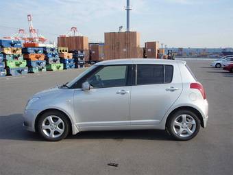 2004 Suzuki Swift Photos