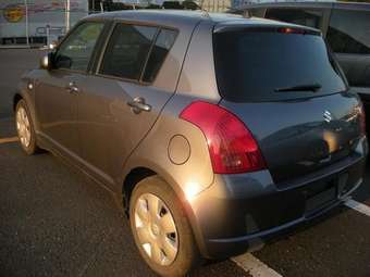 2005 Suzuki Swift Pictures