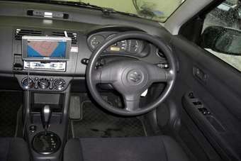 2005 Suzuki Swift Images