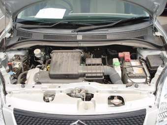 2005 Suzuki Swift Pictures